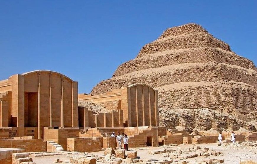 Giza Pyramids Sakkara and Dahshour Private Tour included lunch