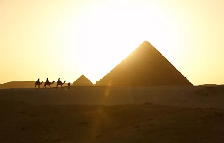 Giza Pyramids Sakkara and Dahshour Private Tour included lunch