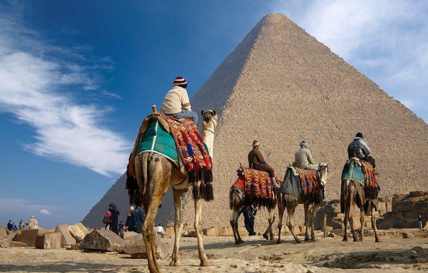Giza Pyramids Sakkara and Dahshour Private Tour included lunch